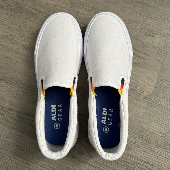 Aldi Gear Slip On Canvas Shoes. Brand new size 8 - Picture 2 of 5